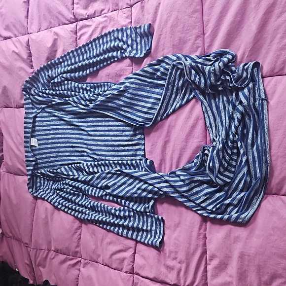 Blue & Gray Striped Long Sleeve Avon Wrap Top w Attached Infinity Scarf size S/M - Picture 4 of 7